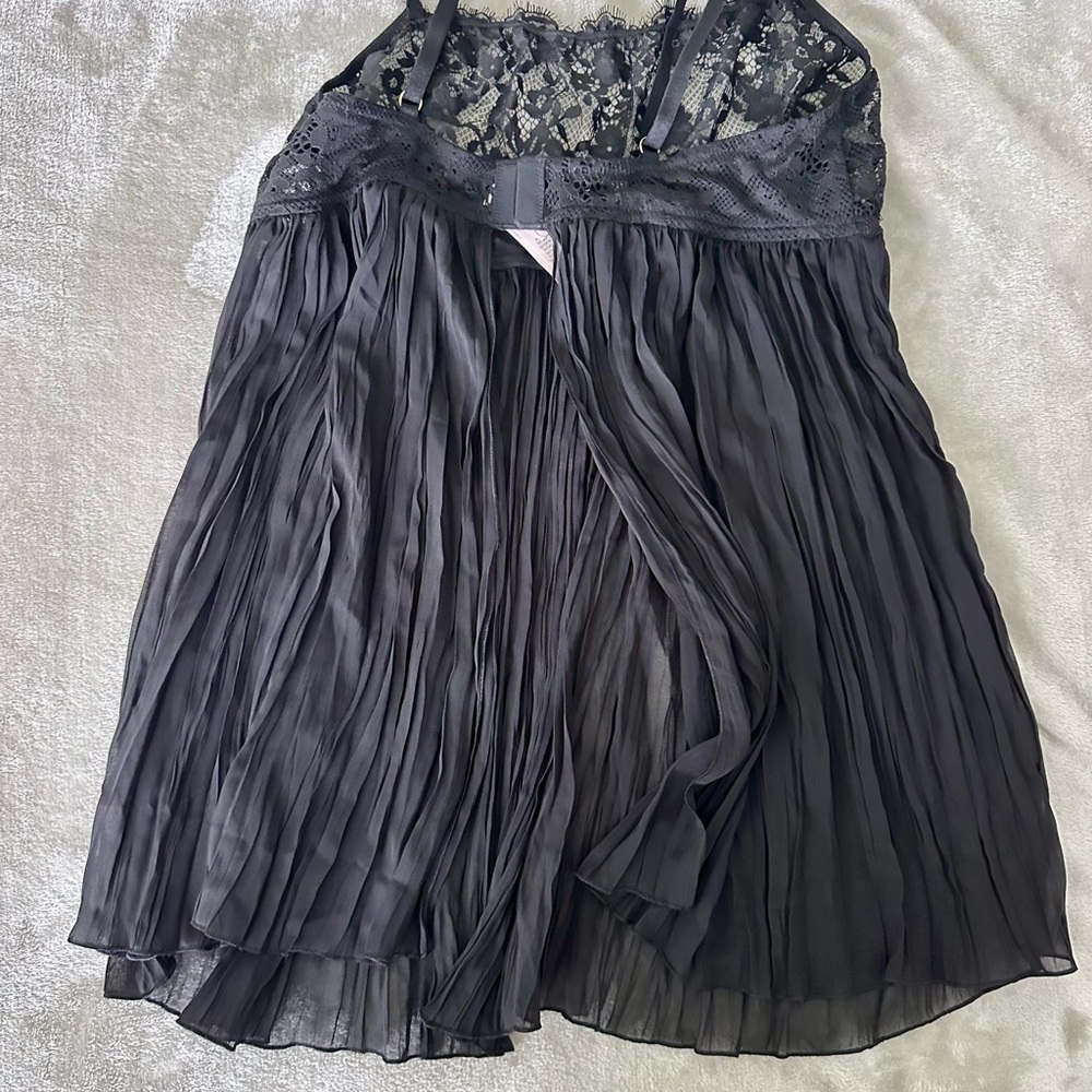 Victoria's Secret Black Lace and Pleated Baby Doll Chemise - Picture 2 of 4